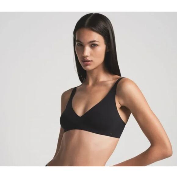 SKIMS Other - SKIMS Naked Plunge Bra Womens Size L Onyx Black Seamless Wireless New Lounge